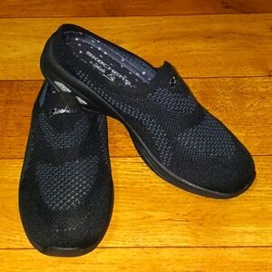 New Skechers Wide Fit Air Cooled Memory Foam Size 6 Slip on shoes